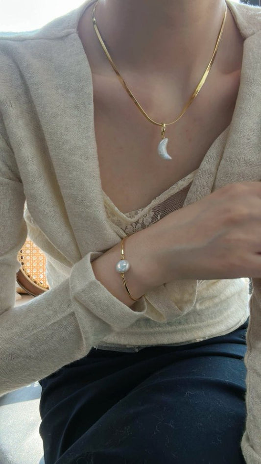 Pearls Aura Celestial Moon Baroque Pearl Necklace – 18K Gold Vermeil Snake Chain, Detachable Pendant, Versatile Luxury Jewelry