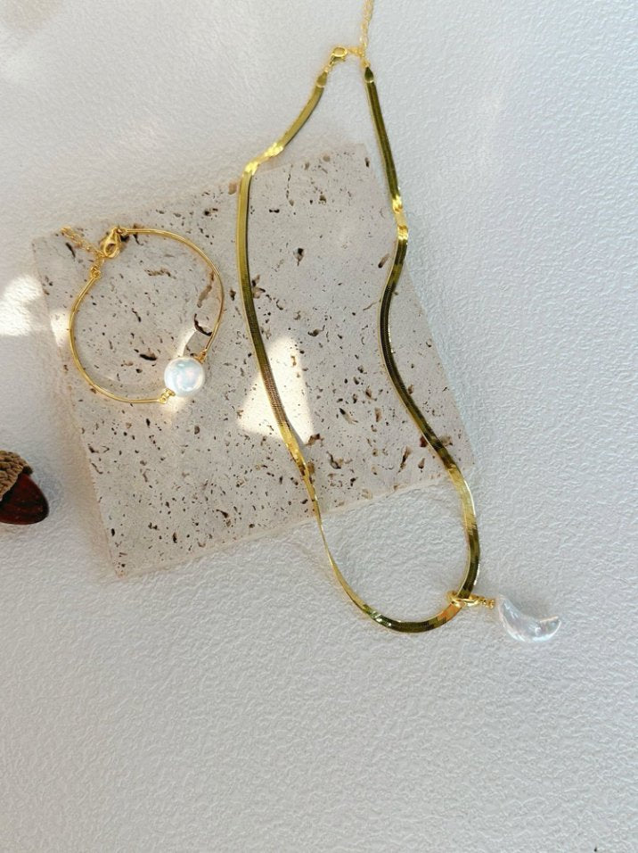 Pearls Aura Celestial Moon Baroque Pearl Necklace – 18K Gold Vermeil Snake Chain, Detachable Pendant, Versatile Luxury Jewelry