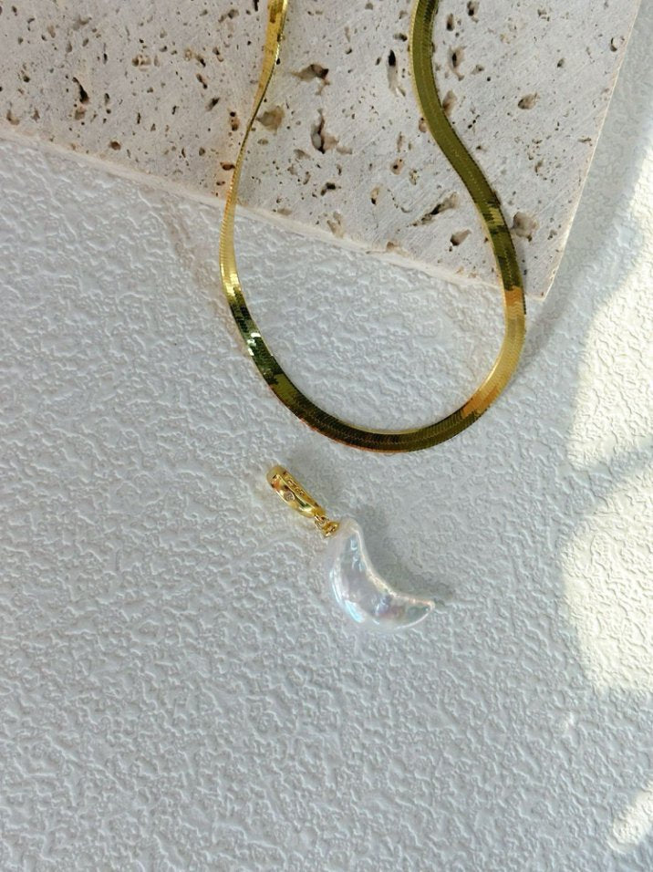 Pearls Aura Celestial Moon Baroque Pearl Necklace – 18K Gold Vermeil Snake Chain, Detachable Pendant, Versatile Luxury Jewelry