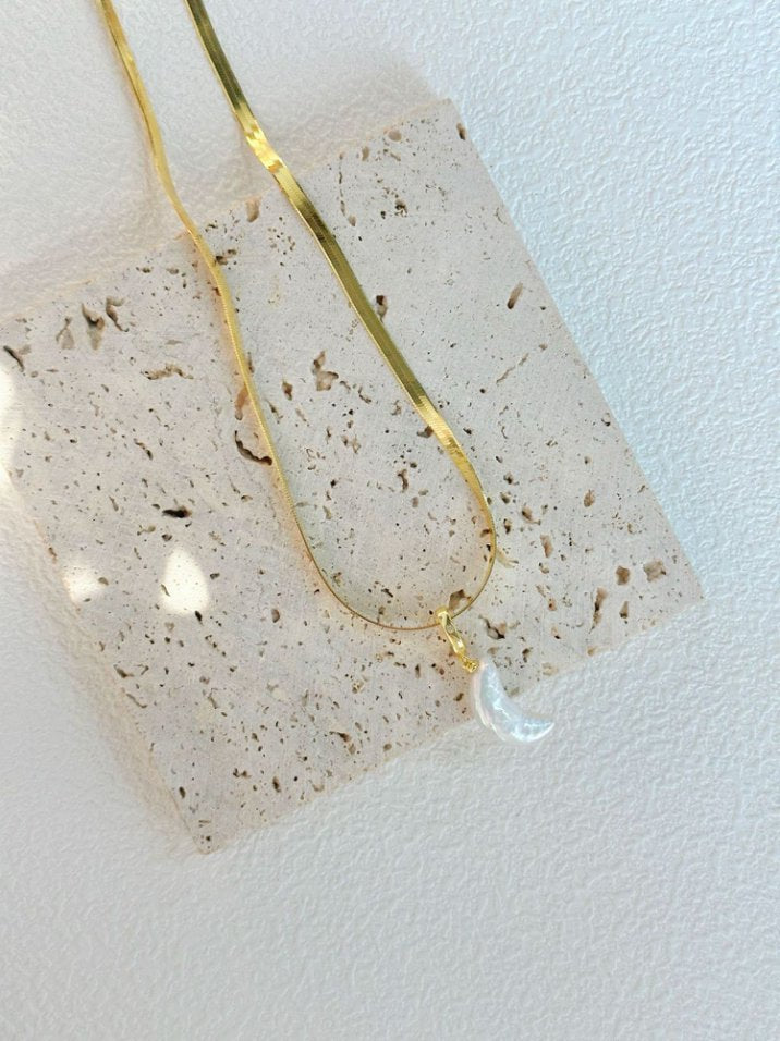 Pearls Aura Celestial Moon Baroque Pearl Necklace – 18K Gold Vermeil Snake Chain, Detachable Pendant, Versatile Luxury Jewelry