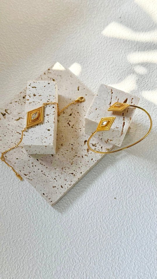 Pearls Aura Greek Eye Bracelet – 18K Gold Vermeil on Sterling Silver | Elegant Symbolic Bangle