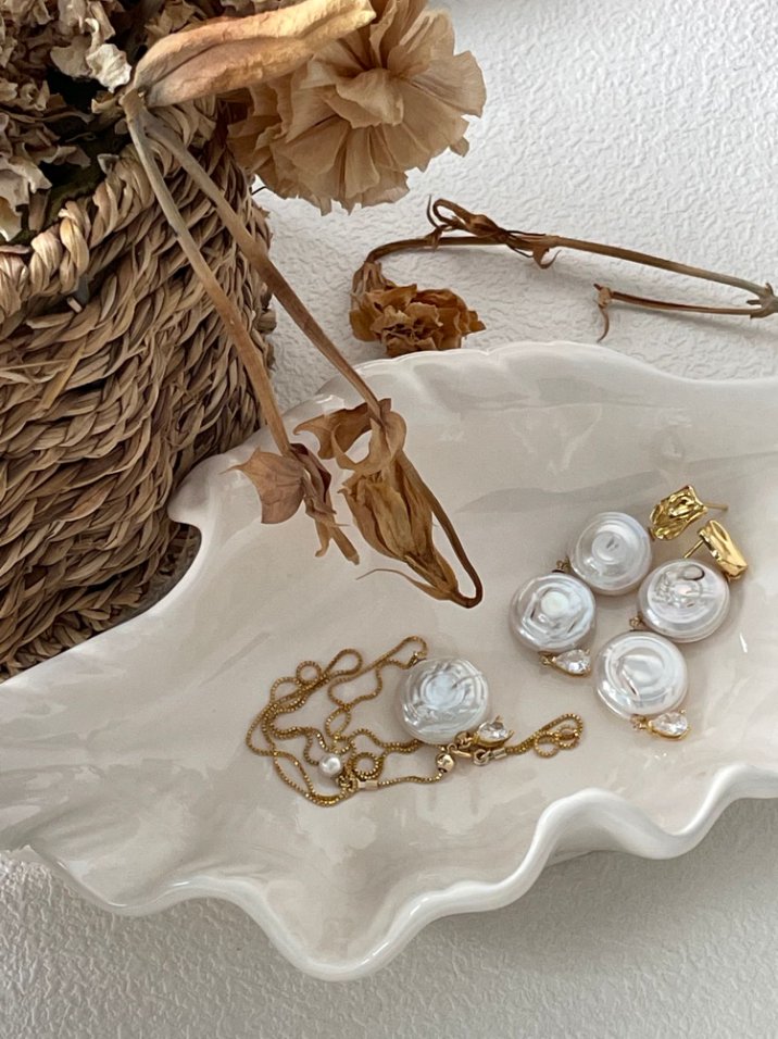 Pearls Aura Roman Holiday Necklace – 18K Gold Plated on Sterling Silver | Iridescent Baroque Pearl Pendant