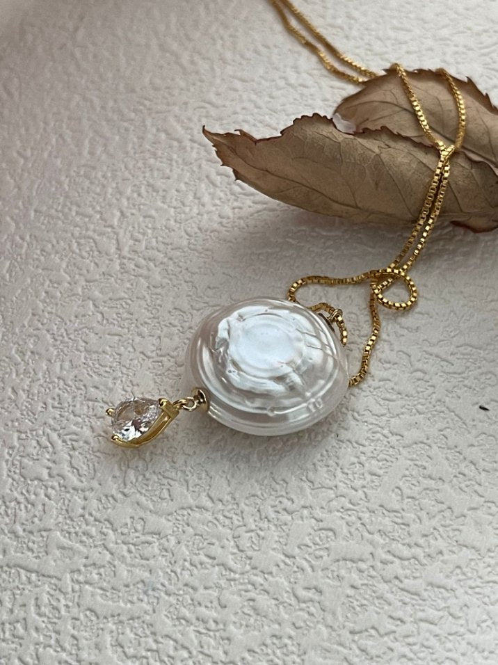 Pearls Aura Roman Holiday Necklace – 18K Gold Plated on Sterling Silver | Iridescent Baroque Pearl Pendant