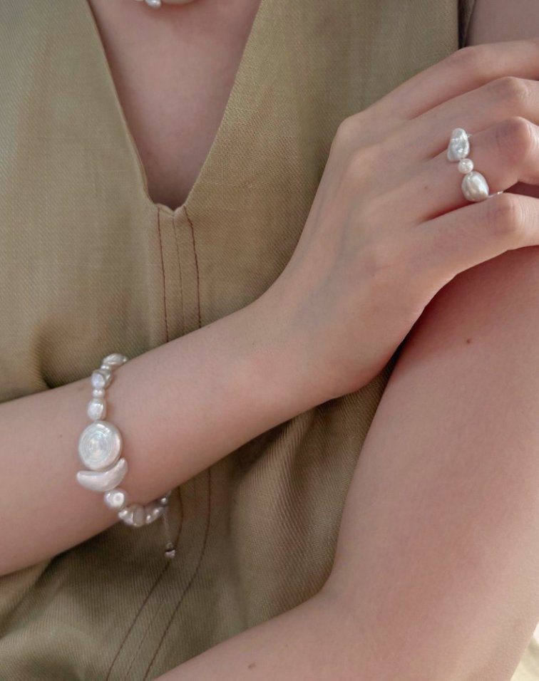 Pearls Aura Sun & Moon Pearl Ring – Natural Baroque & Round Pearls | Elastic Fit | Handmade Elegance